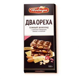 дробленым кешью и клюквой